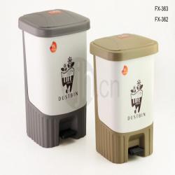 中/大號實(shí)用衛(wèi)生桶